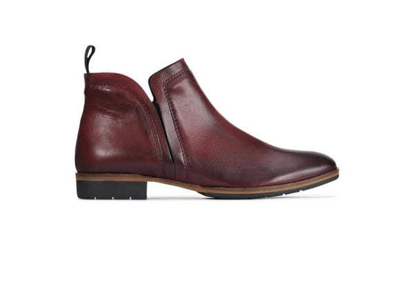 Eos Gaid burgundy leather slip on bootie  size 8.5