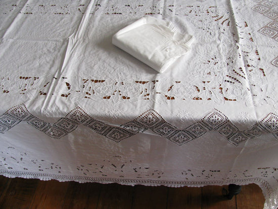 Weighted Chevron Lace Tablecloth  06-003