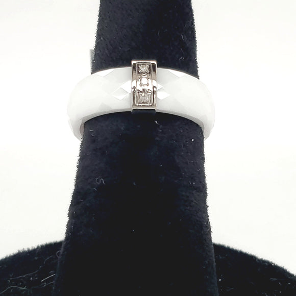 Ultimate Ceramic Faceted White Ceramic Ring with a Steel Bar Set - Size 7